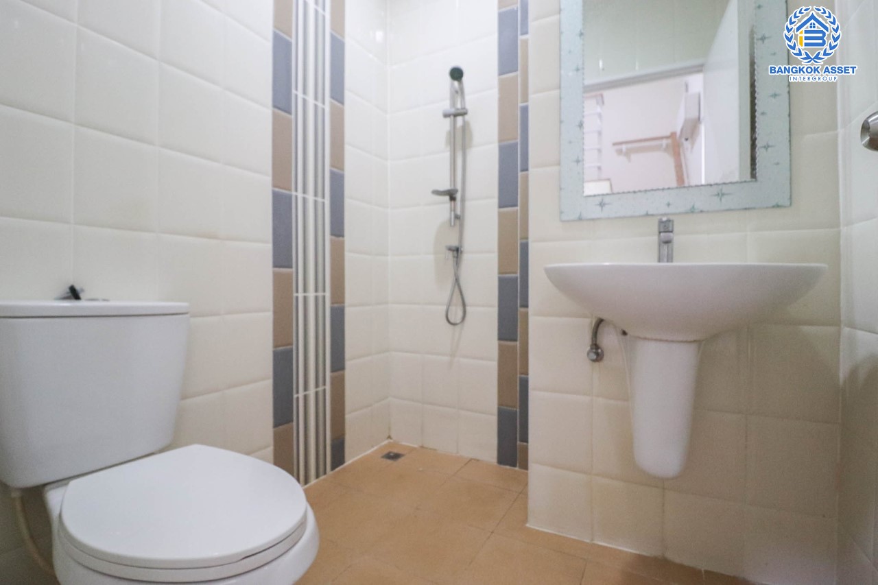 *****ทาวน์เฮ้าส์มือสองย่านนนทบุรี ม.โกลเด้นซิตี้ ปิ่นเกล้า-จรัญสนิทวงศ์ บนเนื้อที่ 21.2 ตร.ว. ฟังก์ชัน 4 ห้องนอน 3 ห้องน้ำ 2 ที่จอดรถ ทำเลดีเชื่อมต่อถนน บางกรวย-ไทรน้อย, ราชพฤกษ์, นครอินทร์ ราคาถูก สิ่งอำนวยความสะดวกครบ ใกล้รถไฟฟ้าสายสีแดงอ่อน "สถานีบางบำหรุ"